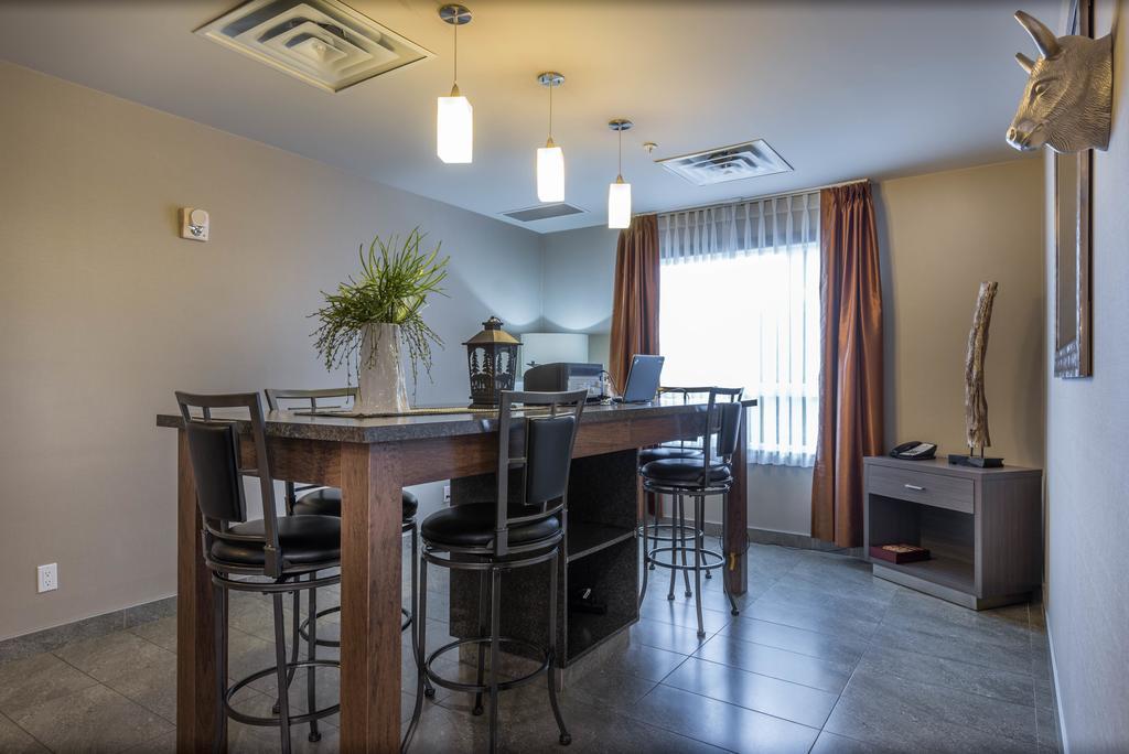 Timber Ridge Inn And Suites Fox Creek Exterior foto