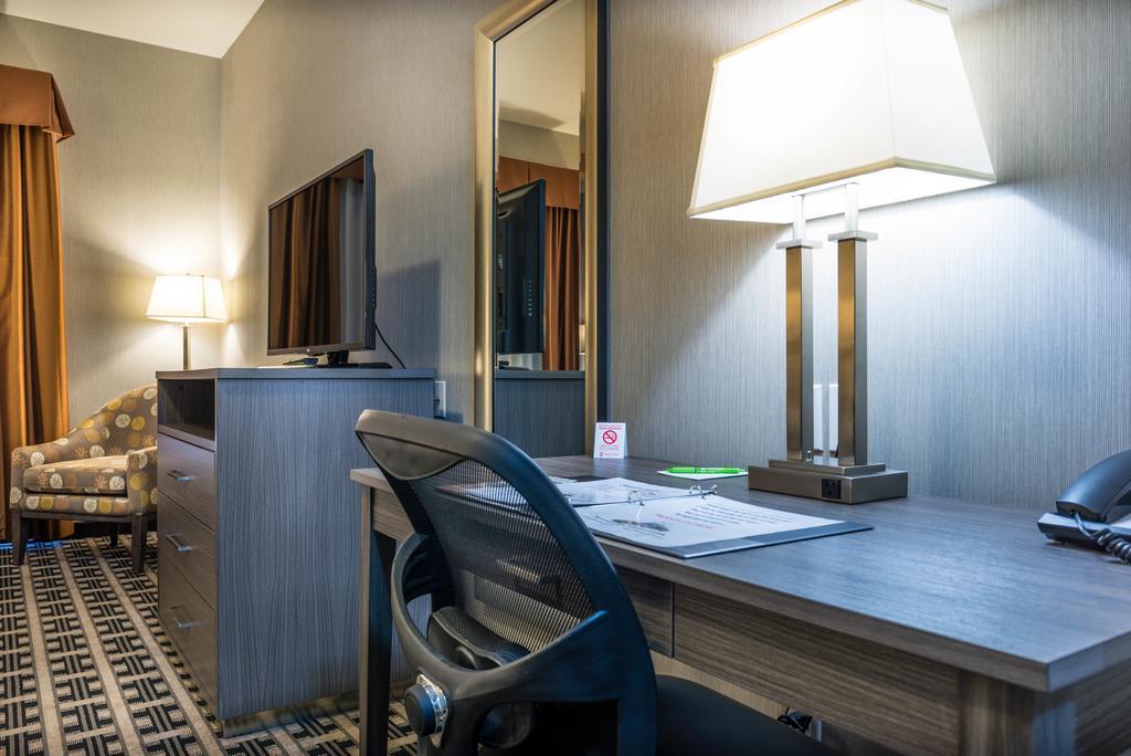 Timber Ridge Inn And Suites Fox Creek Quarto foto